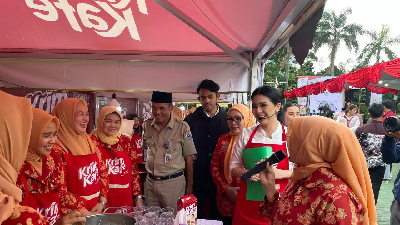 Dharma Wanita Persatuan (DWP) Provinsi Daerah Khusus Jakarta membuat acara takjil secara serentak dan tercatat di Museum Rekor Indonesia (MURI).