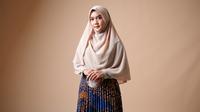 Model Batik Hijab Syari Elegan (Foto: Reve Art AI)