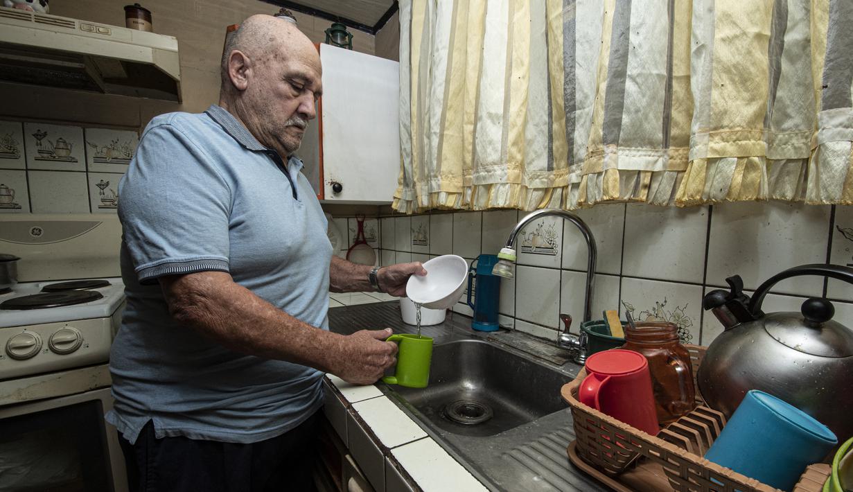 Penjatahan air akan dirotasi di antara area yang berbeda, dengan beberapa area mengalami pemadaman air setiap hari, sementara area lainnya hanya akan mengalami pemadaman air seminggu sekali. (Ezequiel BECERRA / AFP)