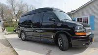 Calon presiden AS, Hillary Clinton, menggunakan mobil van "Scooby" untuk kampanye (Foto: Autoblog)