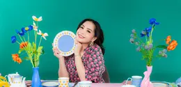 Nagita Slavina bersama produk baru ZEN Tableware, Color Theraphy (Foto Dok: ZEN Tableware).