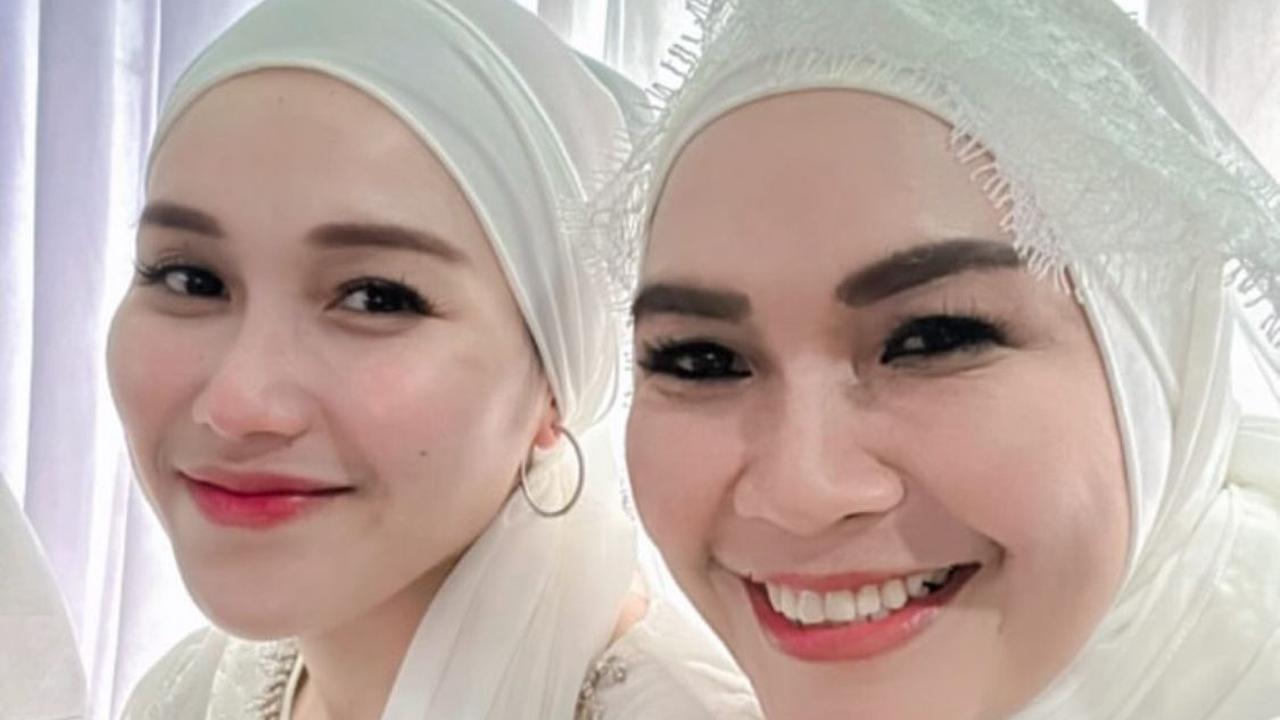 Curahan Hati Seorang Ibu, Umi Kulsum Janjikan Akan Selalu Ada untuk Ayu Ting Ting
