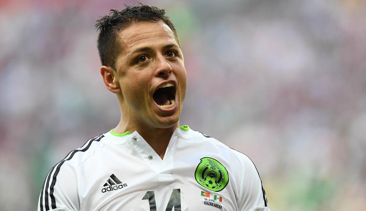 8. Javier Hernandez (Mexico) - Meski sudah tidak sepopuler dulu, mantan bomber Manchester United ini penampilannya tetap layak ditunggu. Dirinya mmasih menjadi andalan utama di lini depan Mexico. (AFP/Franck Fife)