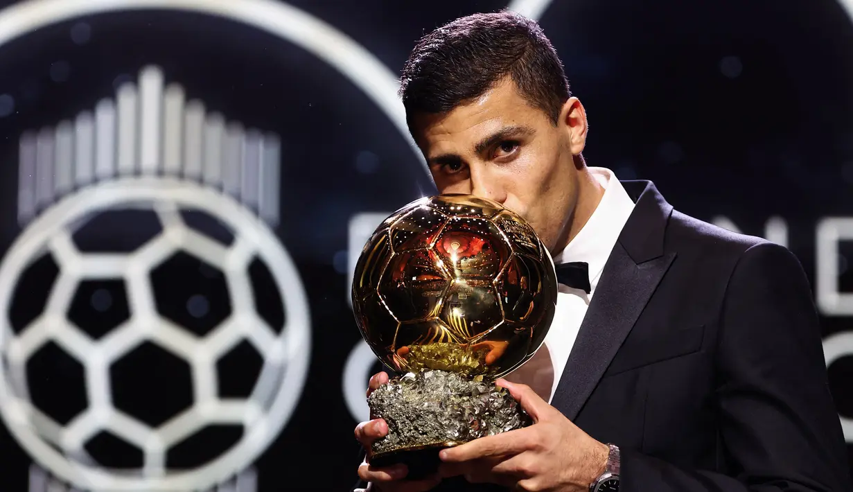 Raihan gelar Ballon d'Or ini menjadi yang pertama bagi Rodri. (FRANCK FIFE/AFP)