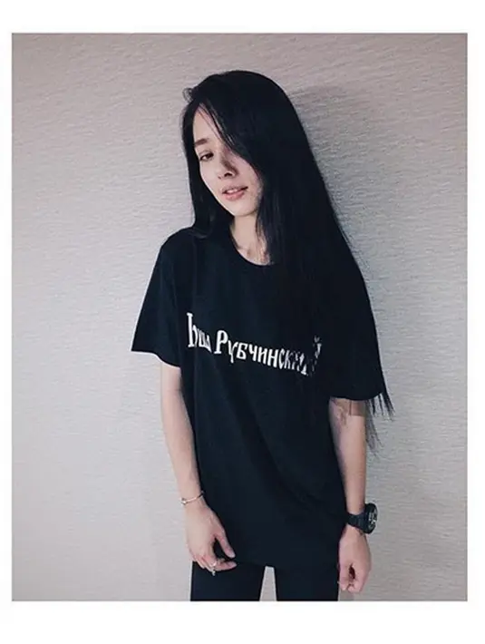 Bukan pertama kalinya Seungri menjadi bahan pembicaraan, namun kali ini dia benar-benar membantahnya. Dia segera memberikan klarifikasinya lewat siaran Vi app pada Rabu (28/9). (Instagram/baehayden)