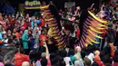 Peserta parade melintas saat Pesta Rakyat Bogor dan perayaan Cap Go Meh di Jalan Surya Kencana, Bogor, Senin (22/2/2016). Pesta Rakyat Bogor 2016 bersamaan dengan perayaan Cap Go Meh di Kota Bogor. (Liputan6.com/Helmi Fithriansyah)