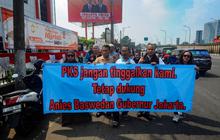 FOTO: Isu PKS Akan Merapat ke Koalisi Indonesia Maju, Massa Demonstran Datangi Markas PKS Bentangkan Poster 'Setia Pada Rakyat