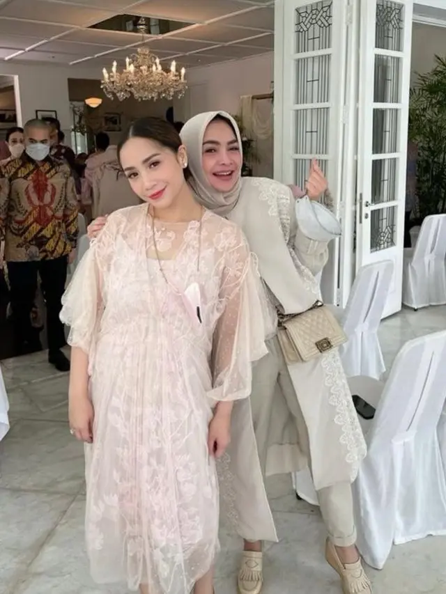 10 Busana Kondangan ala Artis Selain Kebaya, dari Nagita Slavina hingga Anya Geraldine