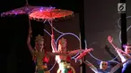 Kabaret Satu Indonesia tampil dalam acara HUT ke-10 Yayasan Pendidikan Astra Michael D. Ruslim di Jakarta, Kamis (17/1). Kegiatan tersebut menginjak 10 tahun kontribusinya dalam memajukan pendidikan di wilayah Prasejahtera. (Liputan6.com/Fery Pradolo)