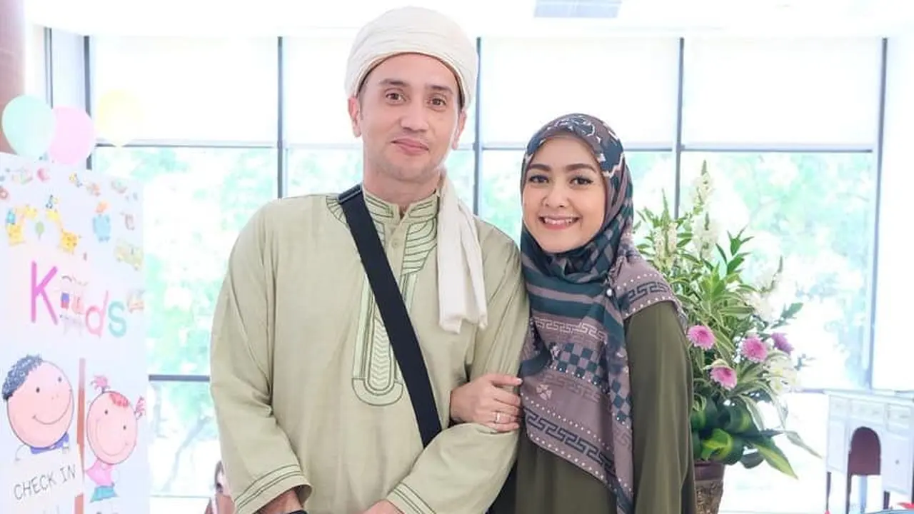 Potret Gary Iskak dengan Baju Muslim, Berjenggot dan Pakai Peci