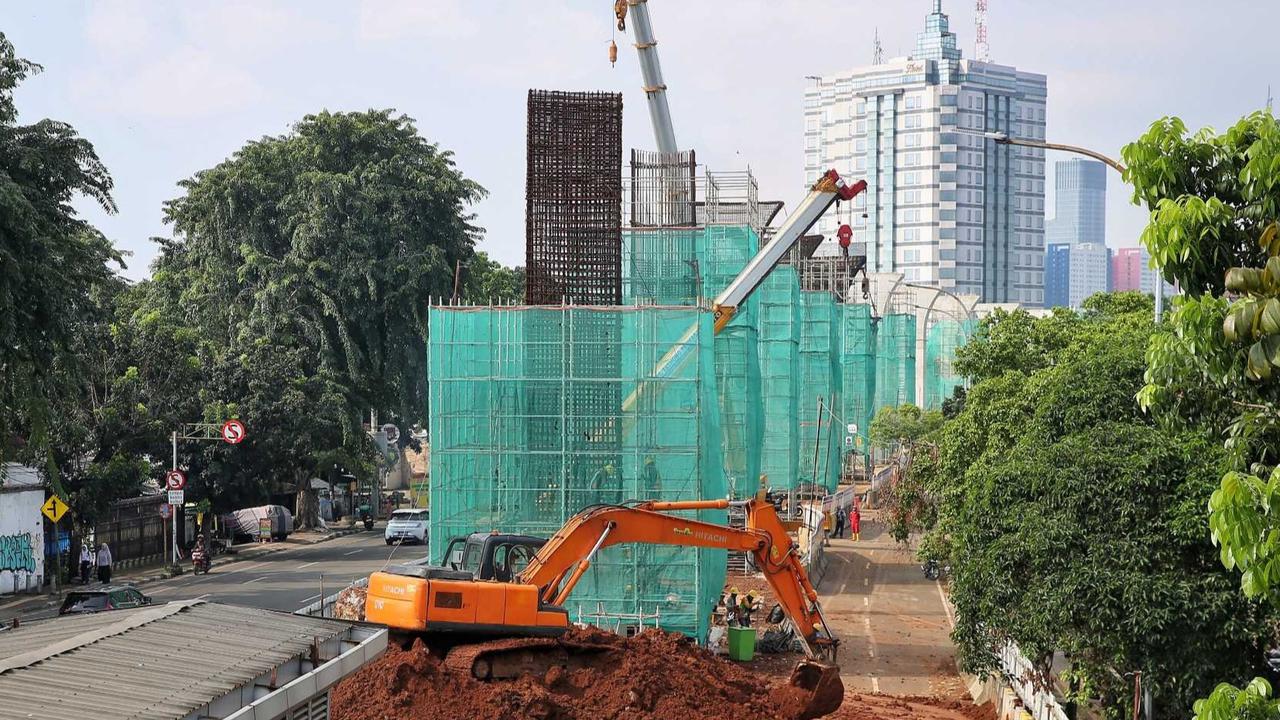 FOTO: Lampaui Target, Proyek LRT Jakarta Fase 1B Velodrome–Manggarai Capai 51,19% per April 2025
