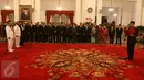 Presiden Joko Widodo membacakan keputusan saat pelantikan di Istana Negara, Jakarta, Jumat (12/5). . Ikut pula dilantik wagub baru Riau yang dipilih dalam sidang paripurna DPRD. (Liputan6.com)