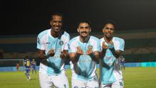 Winger PSBS, Luquinhas (kanan) melakukan selebrasi 'Meminta Gaji' saat melawan Arema FC pada pekan ke-33 BRI Super League 2025/2026 di Stadion Sultan Agung, Bantul, Jumat (15/5/2026) malam WIB. (Dok PSBS)