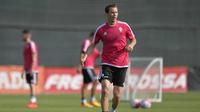Bek kanan Juventus, Stephan Lichtsteiner, kembali berlatih pada Minggu (1/11/2015), setelah sebulan absen karena masalah pernapasan. (Juventus.com)