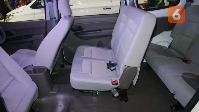 Wuling Formo minibus