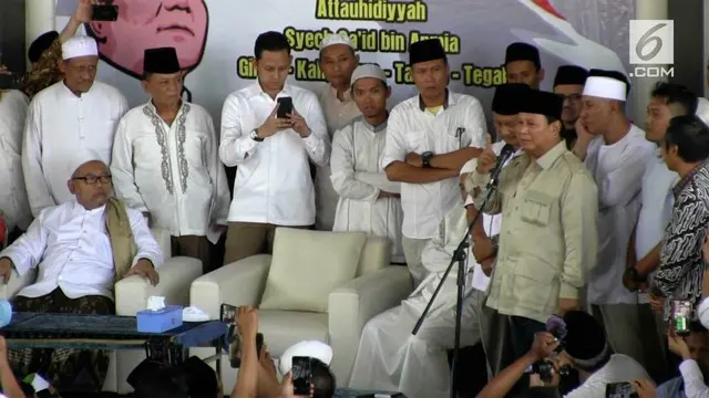 Prabowo Subianto melanjutkan kampanyenya di Tegal, Jawa Tengah. Ia curhat di depan para santri sering diejek dan dihina karena perjuangannya.