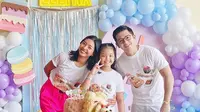 Nicky Tirta dan mantan istri dalam ulang tahun anak (Sumber: Instagram/nickytirta)