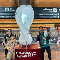 Ia bersama Raffi, Nagita dan Rafathar terbang ke Qatar untuk nonton Piala Dunia 2022. [Instagram @raffinagita1717]