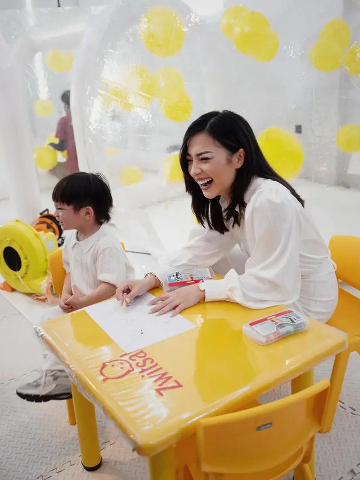 Nikita Willy Potong Rambut Jadi Layer Cut, Tampilkan Aura Fresh Ibu Dua Anak