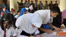 Citizen6, Sidoarjo: Sebanyak 65 putra putri prajurit Denmako Pasmar-1 mendapat beasiswa. (Pengirim: Roby)