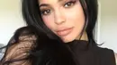 Foto-foto yang diunggah Kylie Jenner di Instagramnya selama ini tidak hanya mengenai dirinya, tetapi juga kemesraan bersama kekasihnya, Tyga, yang selalu dipamerkan di media sosialnya itu. (Instagram/Kyliejenner)