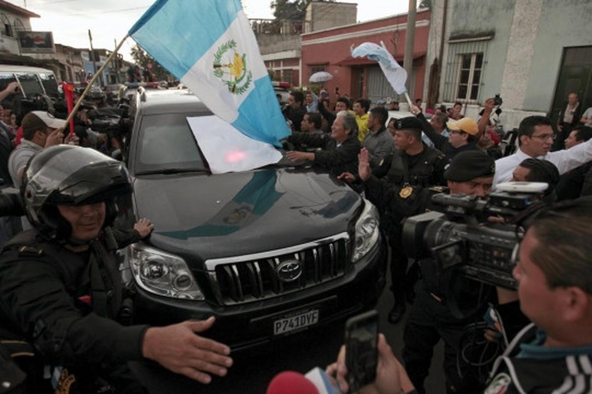 Terbukti korupsi, warga Guatemala hadang mobil Presiden Molina