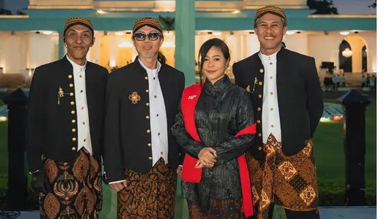 Gaya Artis di Istana! 5 Potret Selebriti di Penurunan Bendera HUT ke-80 RI