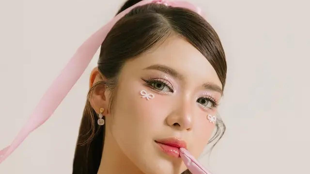 Pesona Tiara Andini Bergaya ala Coquette Girl di Pemotretan Album Special Live
