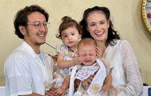Potret Menggemaskan Baby Djala  Dibaptis, Pakai Dress Warisan Nadine Chandrawinata saat Bayi