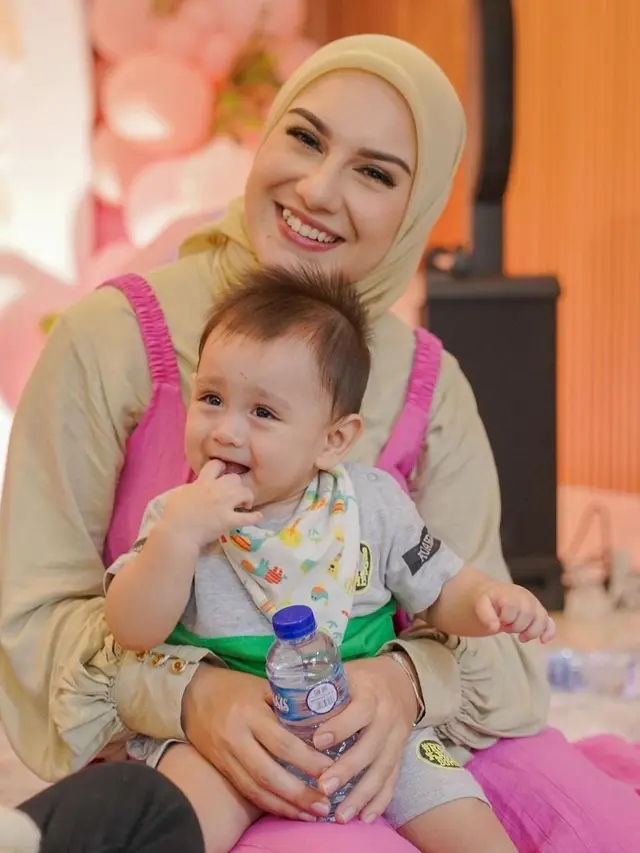 Anak kedua Irish Bella berulang tahun yang pertama