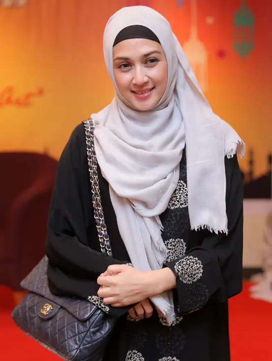 Kali ini, perempuan kelahiran Jakarta 41 tahun silam itu sedang mengandung anak ketiganya. Ia mengaku pada kehamilannya kali ini tidak terencana. (Andy Masela/Bintang.com)