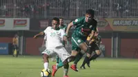 Posisi beberapa pemain yang bergabung dalam Timnas Indonesia U-19 kini terancam setelah mengalami dua kekalahan pada laga uji coba. (Bola.com/Ronald Seger Prabowo)