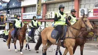 Polisi Johor, Malaysia, berpatroli menggunakan kuda