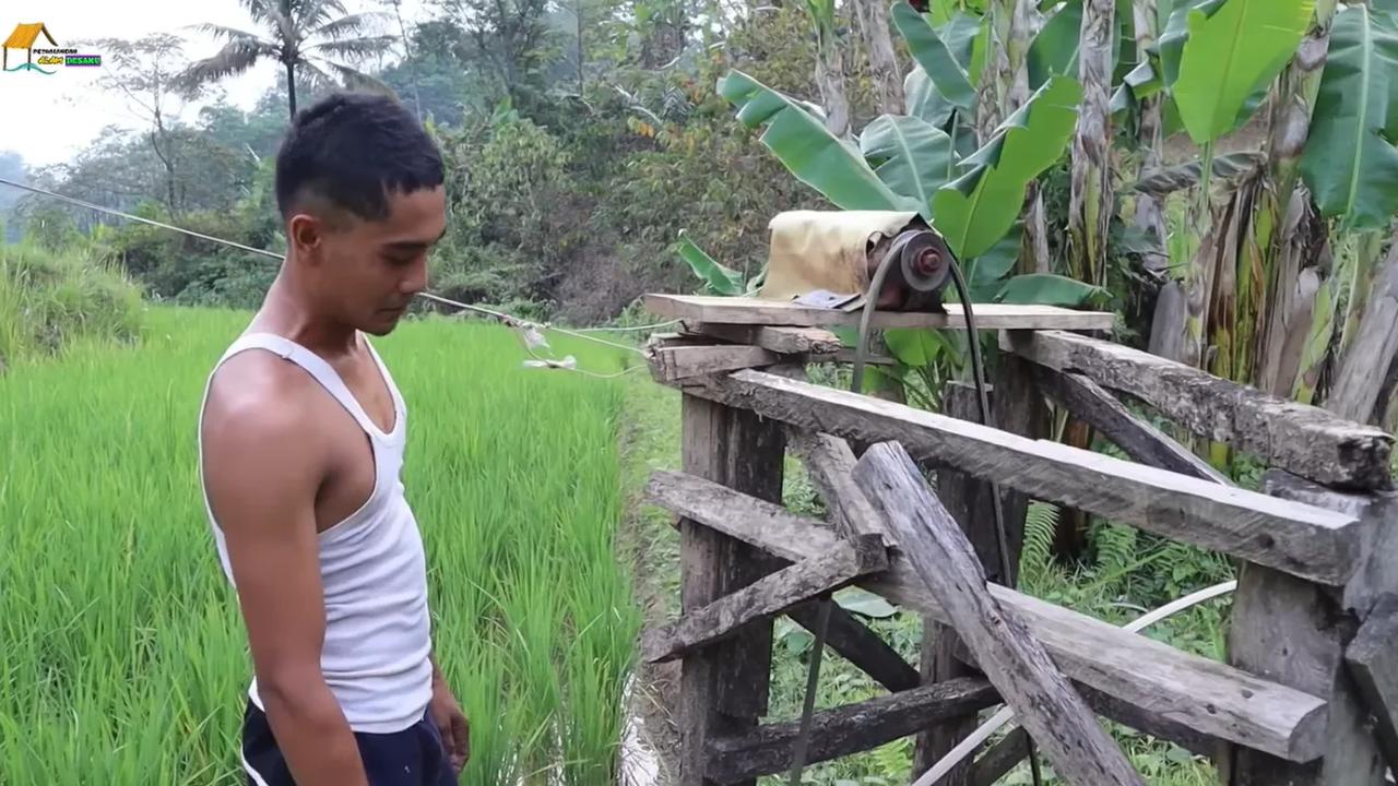 Warga gunakan lampu teplok sampai aki