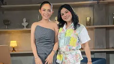 Kala itu Rachel yang belum terlalu mengerti, diminta memanggil ibunya dengan sebutan tante. Saat itu rasa kecewa dan kesal Rachel bercampur jadi satu karena tak diakui sebagai anak oleh ibundanya. Namun seiring bertambahnya usia, Rachel pun mulai memahami situasi tersebut.(Liputan6.com/IG/@vienstasman)