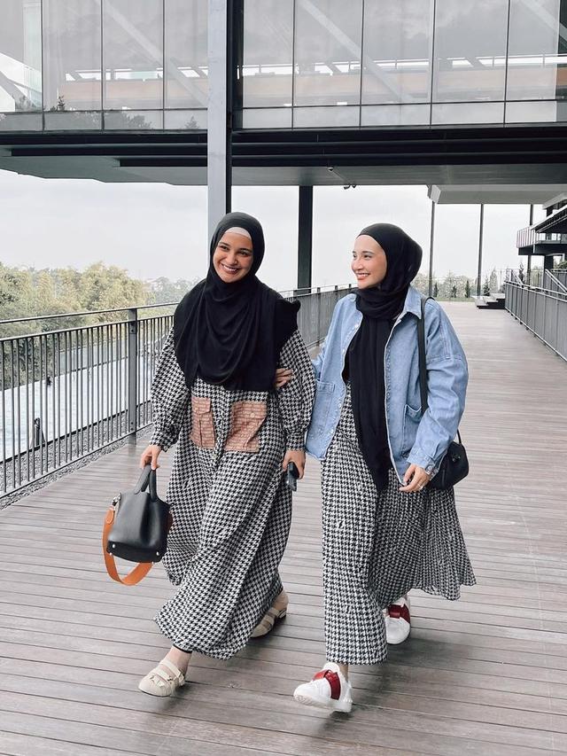 Zaskia Sungkar dan Shireen Sungkar