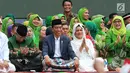 Presiden Joko Widodo ditemani Ibu Negara Iriana saat menghadiri Harlah ke-73 Muslimat NU di SUGBK, Jakarta, Minggu (27/1). Acara ini dihadiri sekitar 100 ribu kader Muslimat NUse-Indonesia. (Liputan6.com/Johan Tallo)