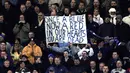 Kepindahan pemain binaan akademi Everton itu membuat para suporter mengecam dan kecewa. (AFP Photo/Paul Barker) 