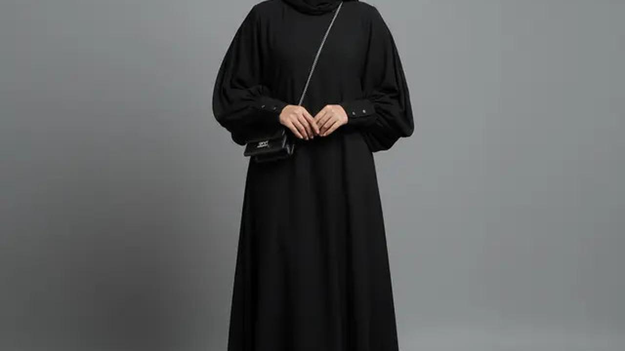7 Model Gamis Abaya Hitam Polos, Inspirasi Tampilan Elegan dan Minimalis