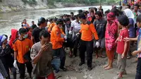 Tubuh Nurul Fitri Aulia ditemukan oleh warga di tepi Sungai Cimanuk, Kampung Pasirmuncang.