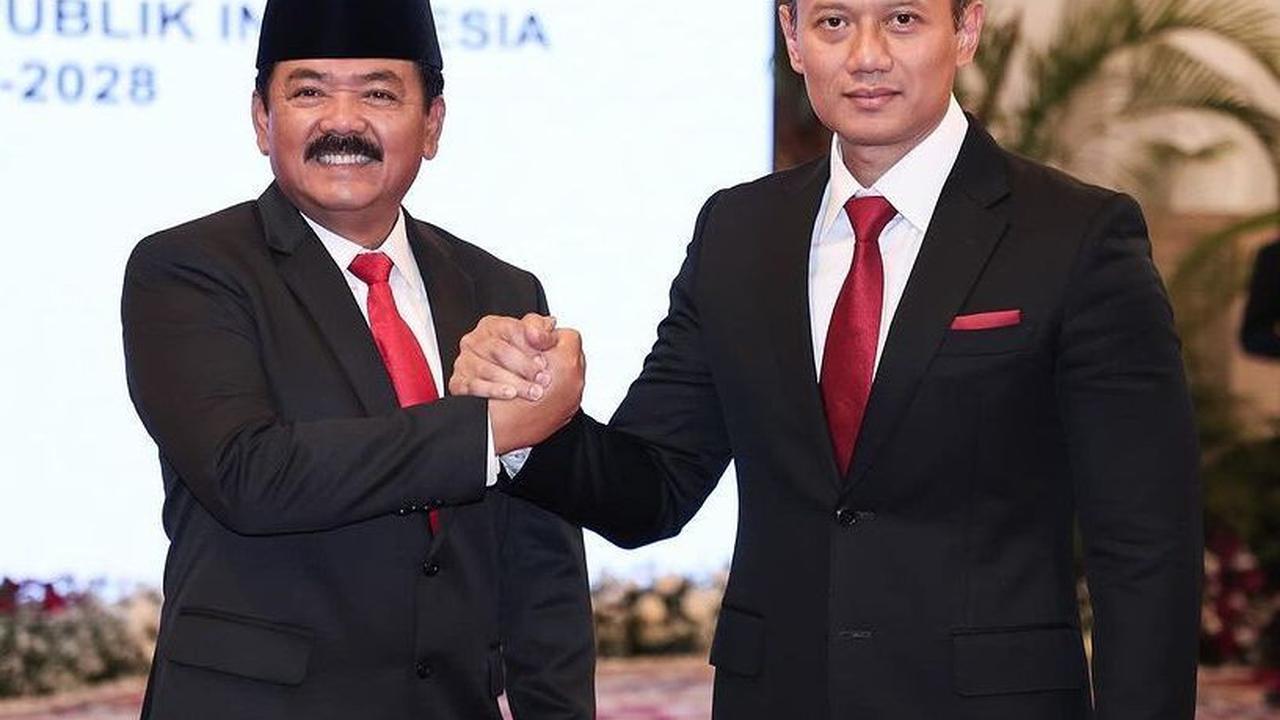 Dalam bukunya, SBY menyinggung soal permintaan Peninjauan Kembali (PK) oleh Kepala Staf Presiden (KSP) Moeldoko pada Mahkamah Agung (MA) untuk merebut kepengurusan Partai Demokrat dari tangan AHY.