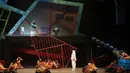 Para aktor Teater Koma menampilkan adegan dalam pementasan Rumah Sakit Jiwa di Graha Bhakti Budaya, Taman Ismail Marzuki, Jakarta, Rabu (29/7/2026). Produksi ke-237 Teater Koma yang berkolaborasi dengan Bakti Budaya Djarum Foundation ini kembali menghadirkan karya almarhum N. Riantiarno dengan interpretasi artistik baru yang merefleksikan isu kemanusiaan, relasi kuasa, dan kesehatan mental yang tetap relevan di tengah perkembangan zaman. (KLY/ Budy Santoso)