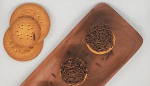 Bola-bola coklat yang dibuat dengan biskuit (IG weneedcookies__)