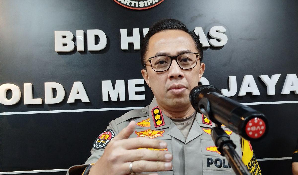 "Sesuai rekaman CCTV, karya-wan akhirnya menyerahkan jam tangan," kata dia.<br>