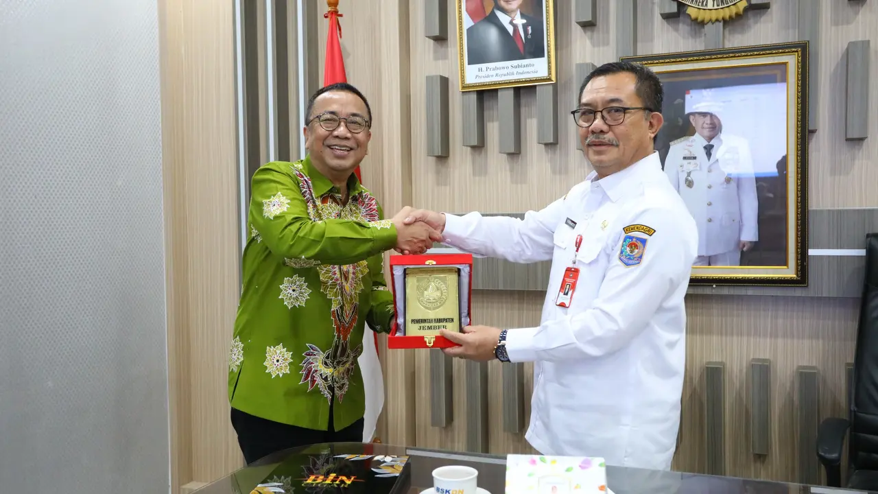Kepala BSKDN Yusharto Huntoyungo dalam kegiatan audiensi dengan Badan Perencanaan Pembangunan Daerah (Bappeda) Kabupaten Jember di  Ruang Video Conference BSKDN, Rabu 8 Oktober 2025 (Istimewa)