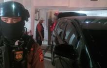 Selesai Geledah 2 Kamar di Rumah Mewah Adik SYL di Makassar, KPK Bawa Keluar 2 Buah Koper