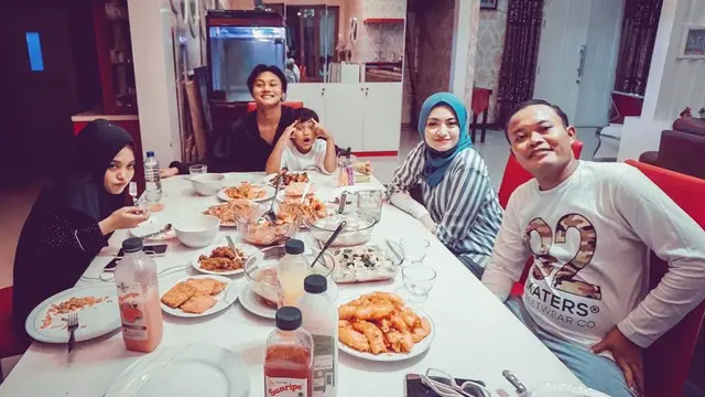 Calon Ibu Sambung, Ini 6 Potret Kedekatan Natalie Holscher dan Anak Sule