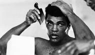 Seorang entertainer sejati dan legenda dalam dunia tinju, pada 30 Oktober 1974 Muhammad Ali menang KO atas George Foreman pada laga "Rumble in the Jungle" yang disaksikan 60 ribu orang di Stadion Kinshasa dan jutaan lainya di televisi. (AFP)