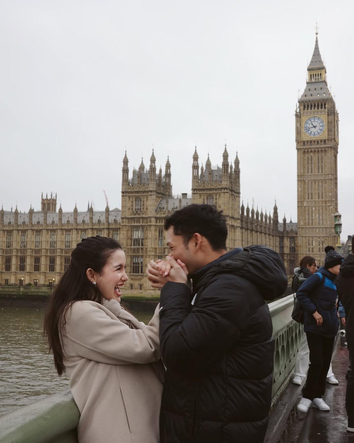 Kenakan Kerudung Saat Liburan di Paris, Sarah Menzel Didoakan Segera Mualaf