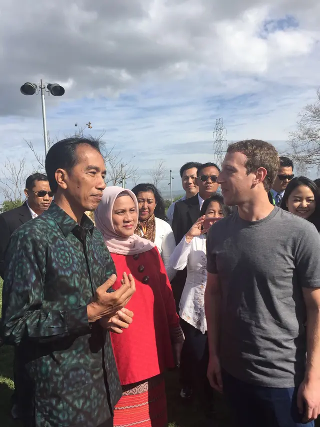 20160218-Kunjungi Facebook, Jokowi Coreti Dinding Kantor Mark Zuckerberg-